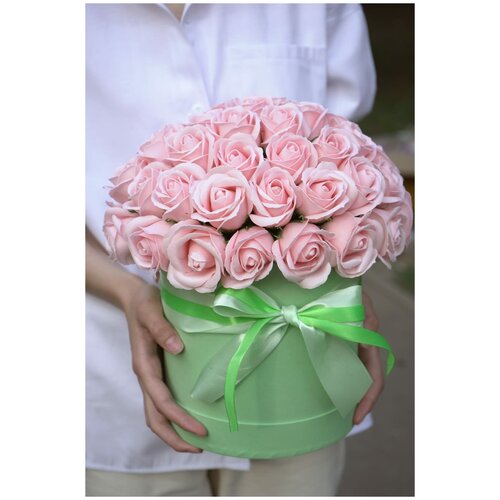 Букет из декоративных мыльных розовых роз. 51 роза в коробке. Цвет коробки может быть другим