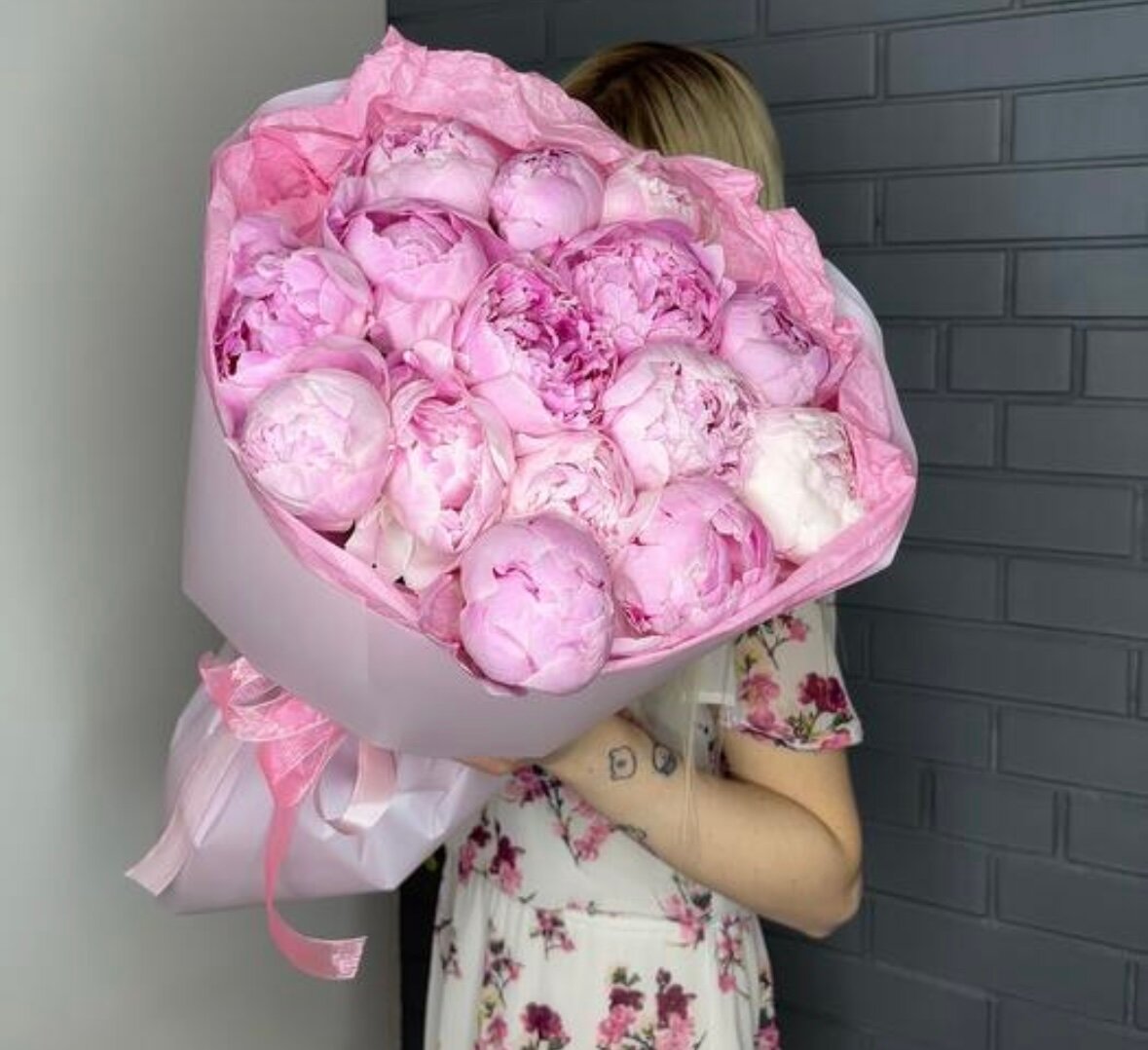 Пионы розовые Сара Бернар (Sarah Bernhardt / Сара Бернард) 15 штук монобукет