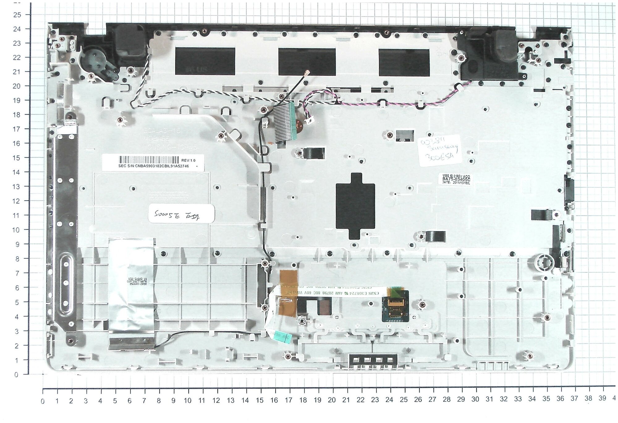 Клавиатура для ноутбука Samsumg 305E5A черная топ-панель серебристая