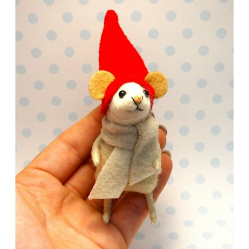 Сувенир. Мышка в красном колпачке. Ручная работа.