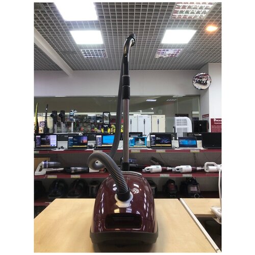 Пылесос Miele SGDA3 Complete C3 Score Red уценка 3980000₽