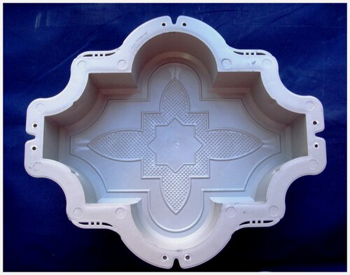 Изображение товара Форма для брусчатки Камелот НН "Клевер узорный", пластик, 270х220х60 мм, 10 шт