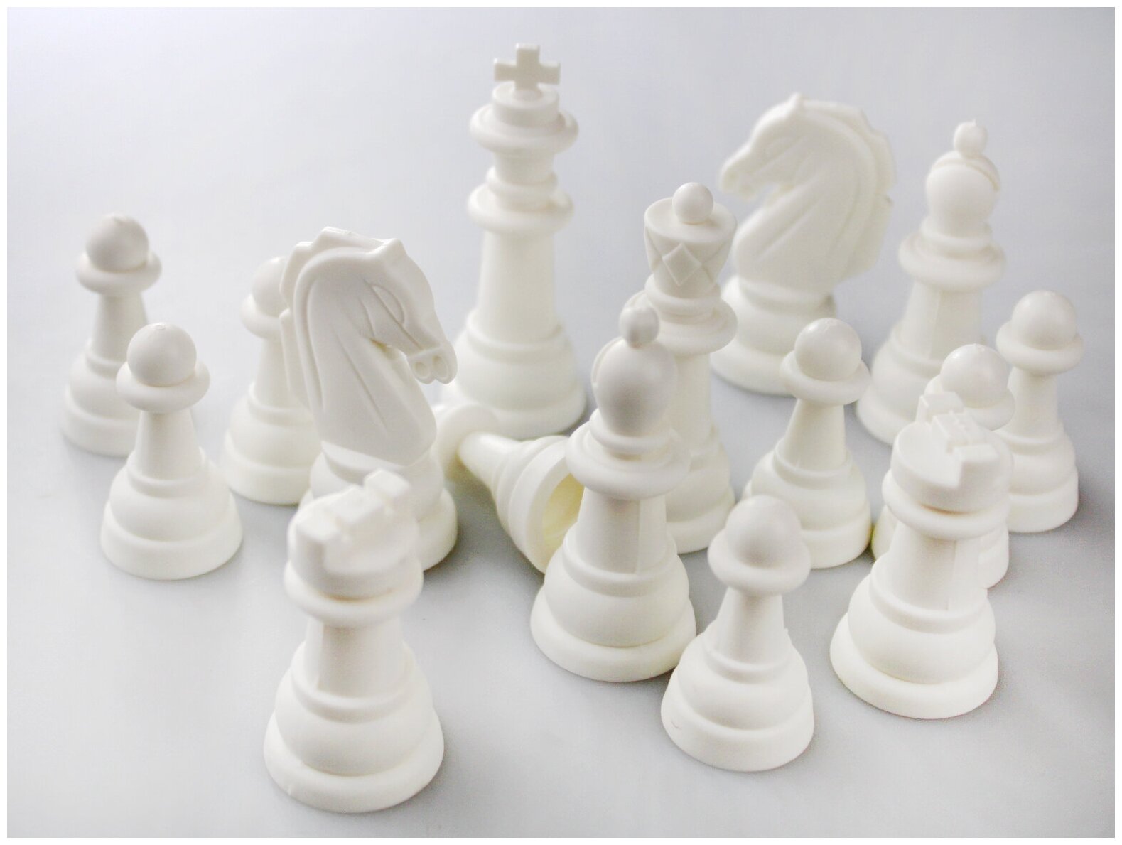 Настольная игра Десятое королевство Шахматы, пластмассовые фигуры в деревянной упаковке (поле 29см х 29см) 03878ДК - фотография № 14