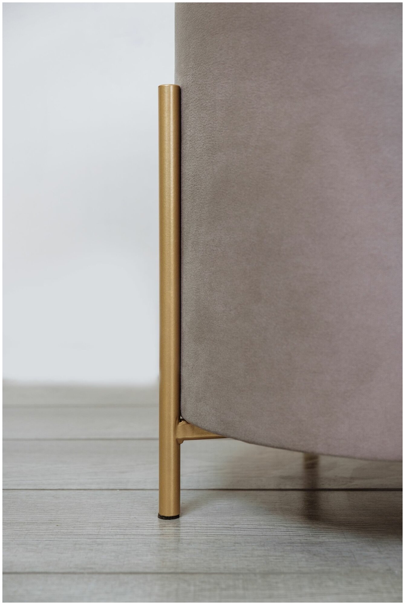 Банкетка Tiffani, микровелюр цвет капучино, ножки золотые 40х40х47см - фотография № 3