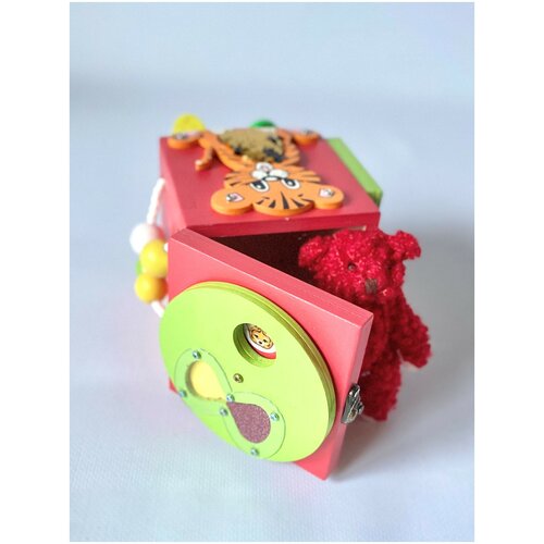 Бизикубик 10х10 см с сюрпризом