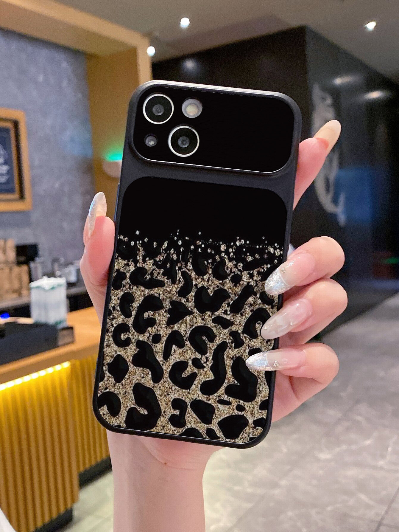 Чехол для iPhone 15 Plus(айфон 15 Plus) из двух частей из искусственной кожи, леопардовая полоска, мягкая обложка