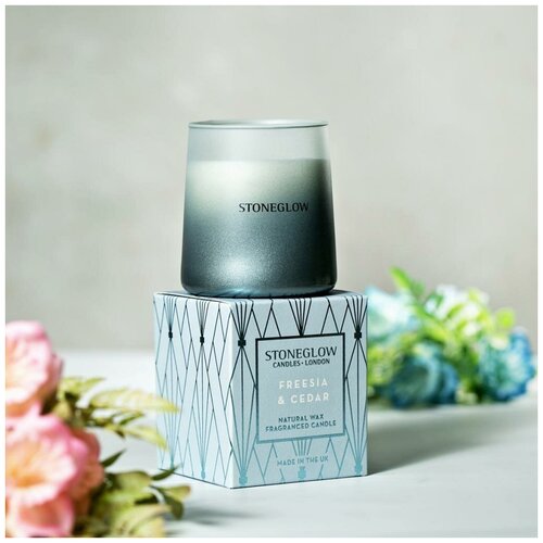 Свеча в стеклянном стаканчике (Фрезия, жасмин, персик, ананас, кедр, амбра, эвкалипт (Фрезия и Кедр))