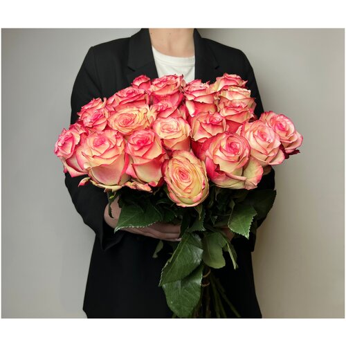 Букет из розы Палома розовой с белым 50 см