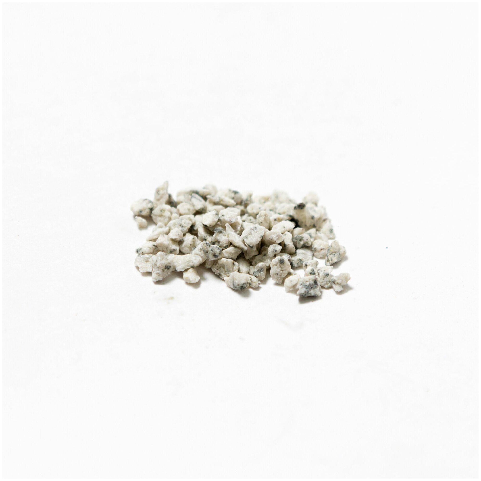 Крошка гранитная бело-серая фракция 2-5 мм, окатанная 3 кг (233). Декоративный грунт