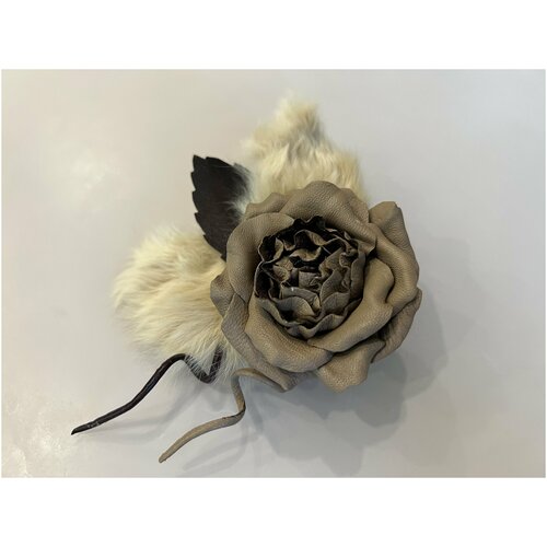 Брошь ручной работы натуральная кожа 