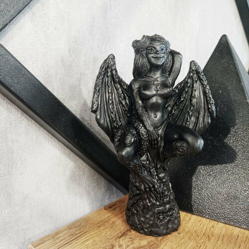 Лилит статуэтка