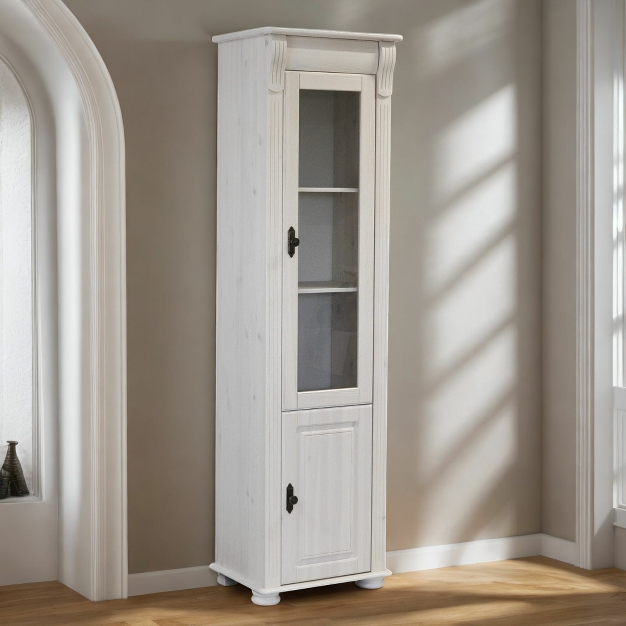 фото Шкаф-витрина деревянная двухдверная Сюзанна 4 полки 195х54х42 см, белый шкаф в прихожую из массива сосны