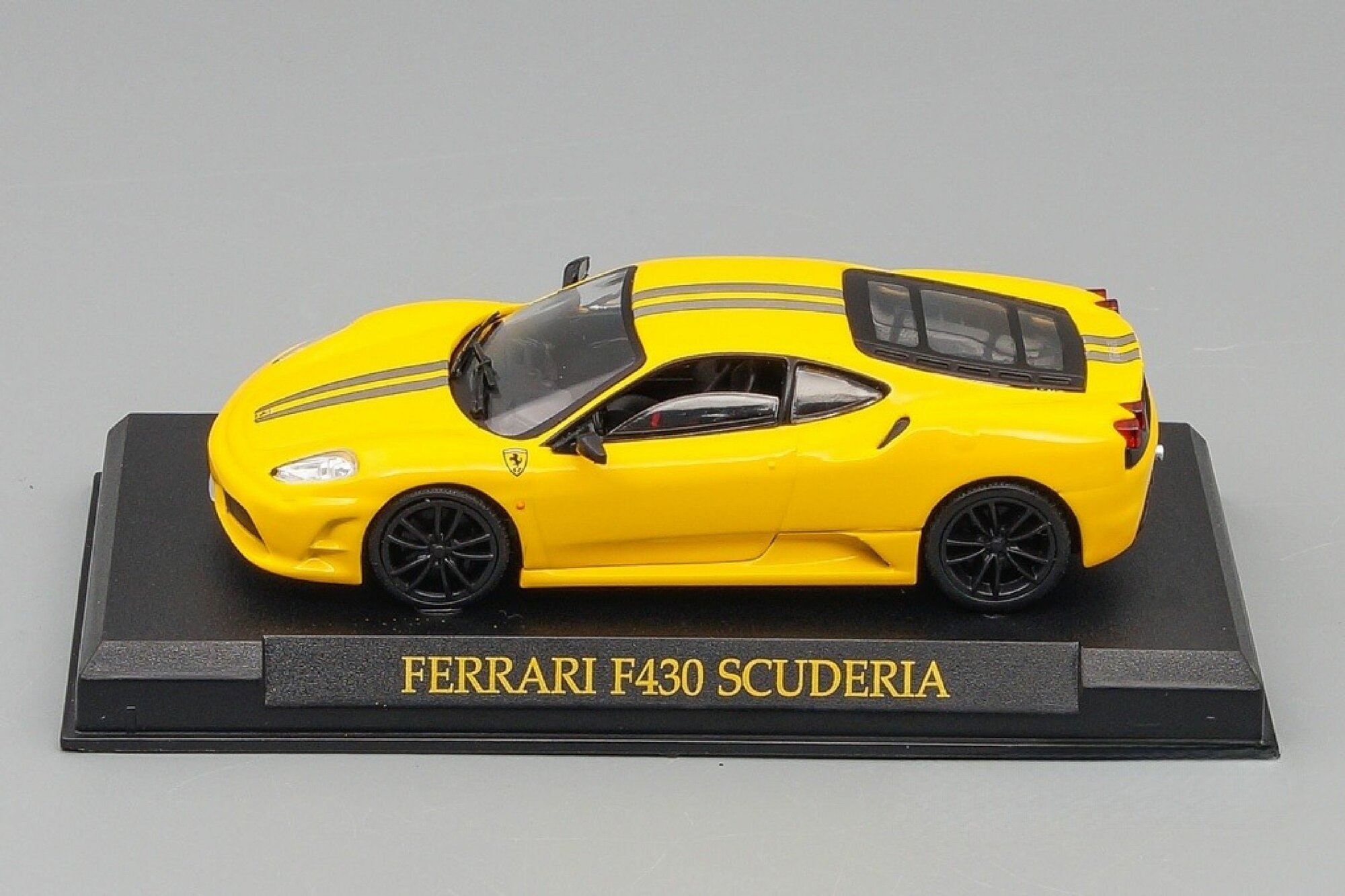 Масштабная модель 1/43 Ferrari F430 Scuderia — фото 1