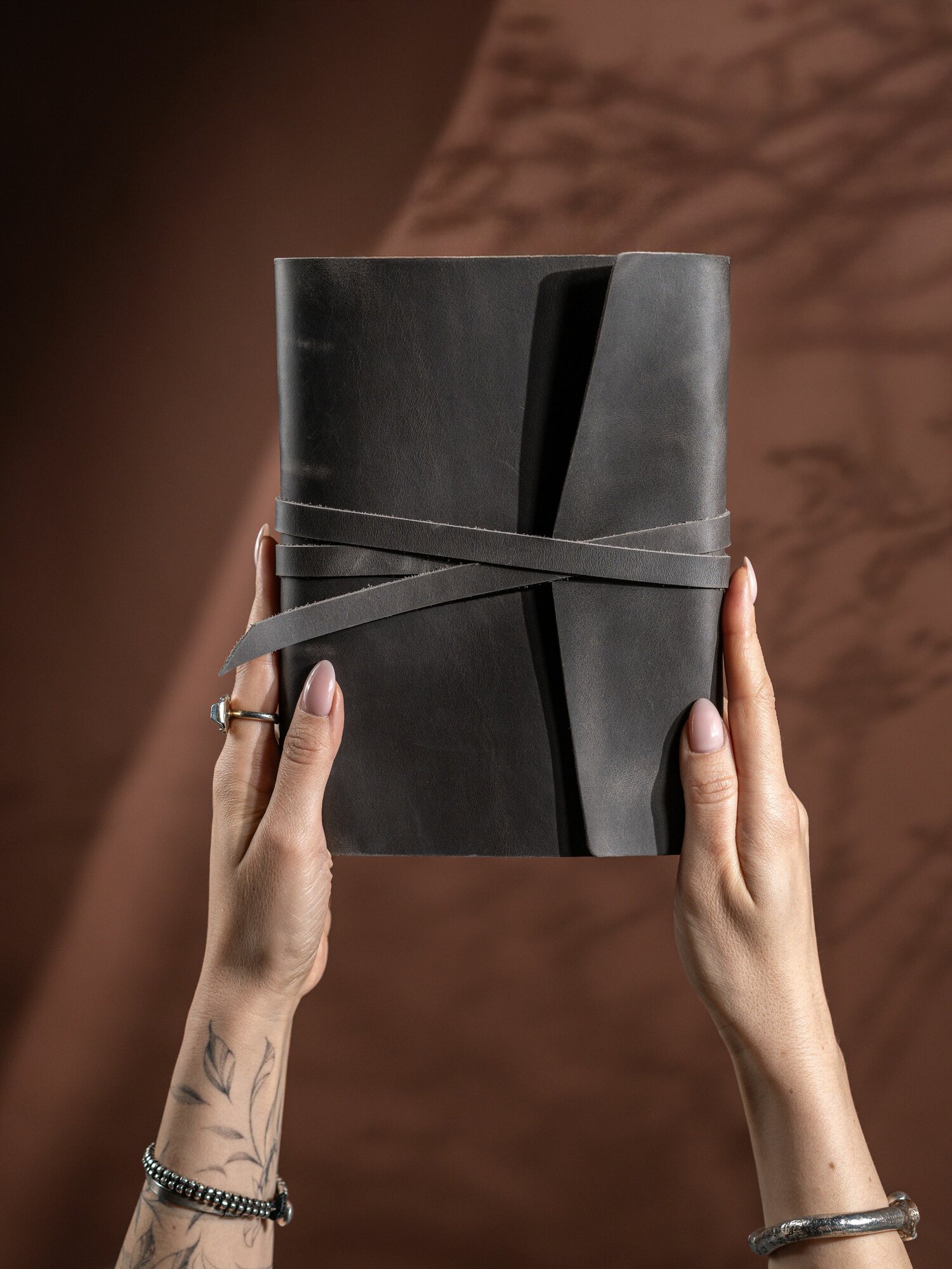 Ежедневник недатированный А5 из натуральной кожи, кожаный планер на кольцах со сменными блоками, 90 листов — фото 1