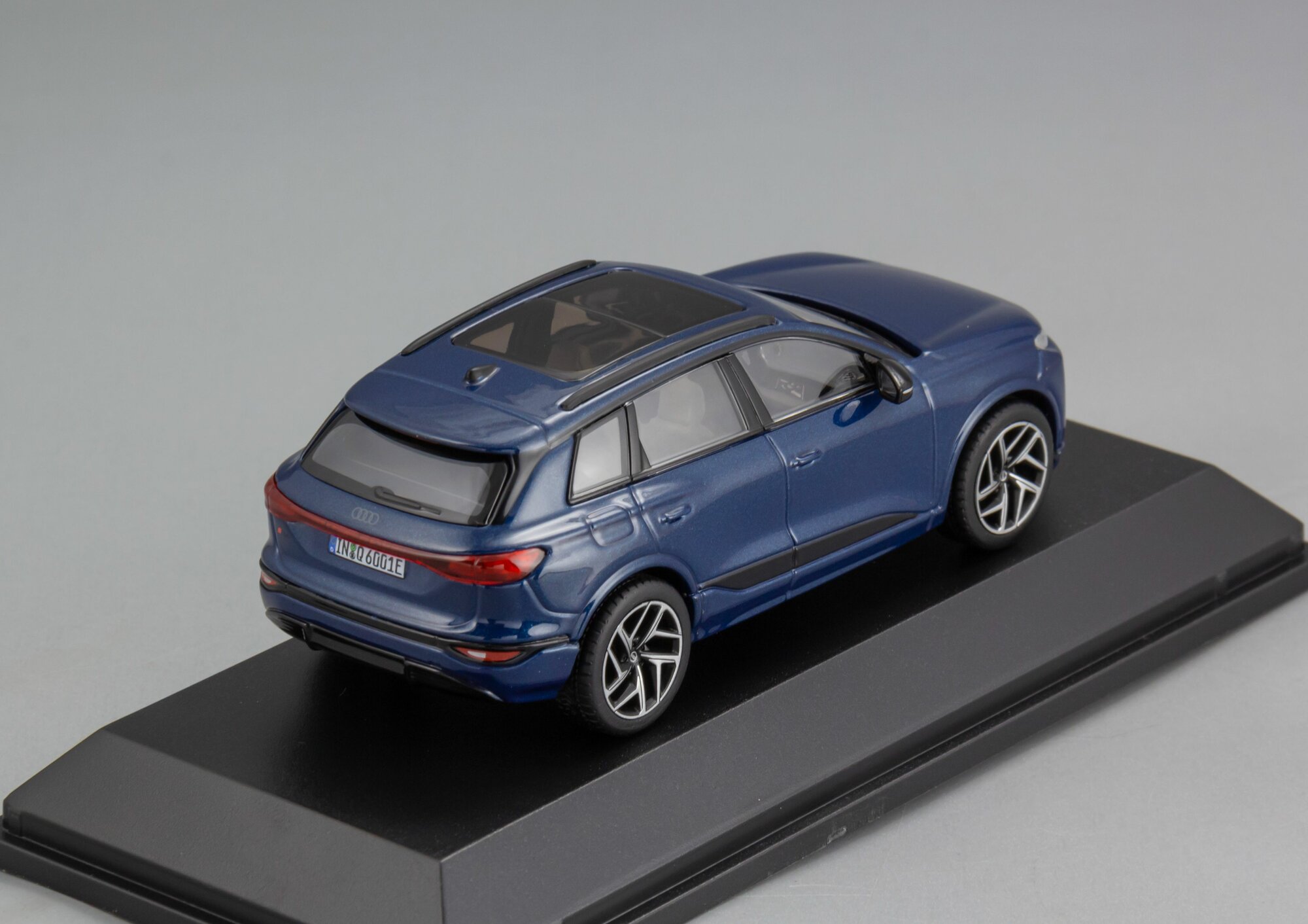 Масштабная модель Audi Q6 e-tron - 2024 — фото 1