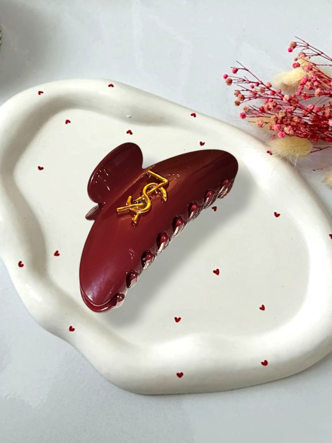 Крабик заколка от Merve Крепко держит волосы, не повреждая их