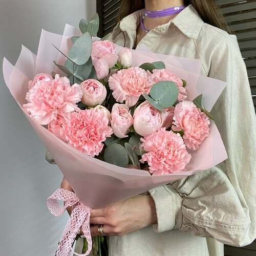 Букет с кустовыми роза и диантусами Ver Flowers