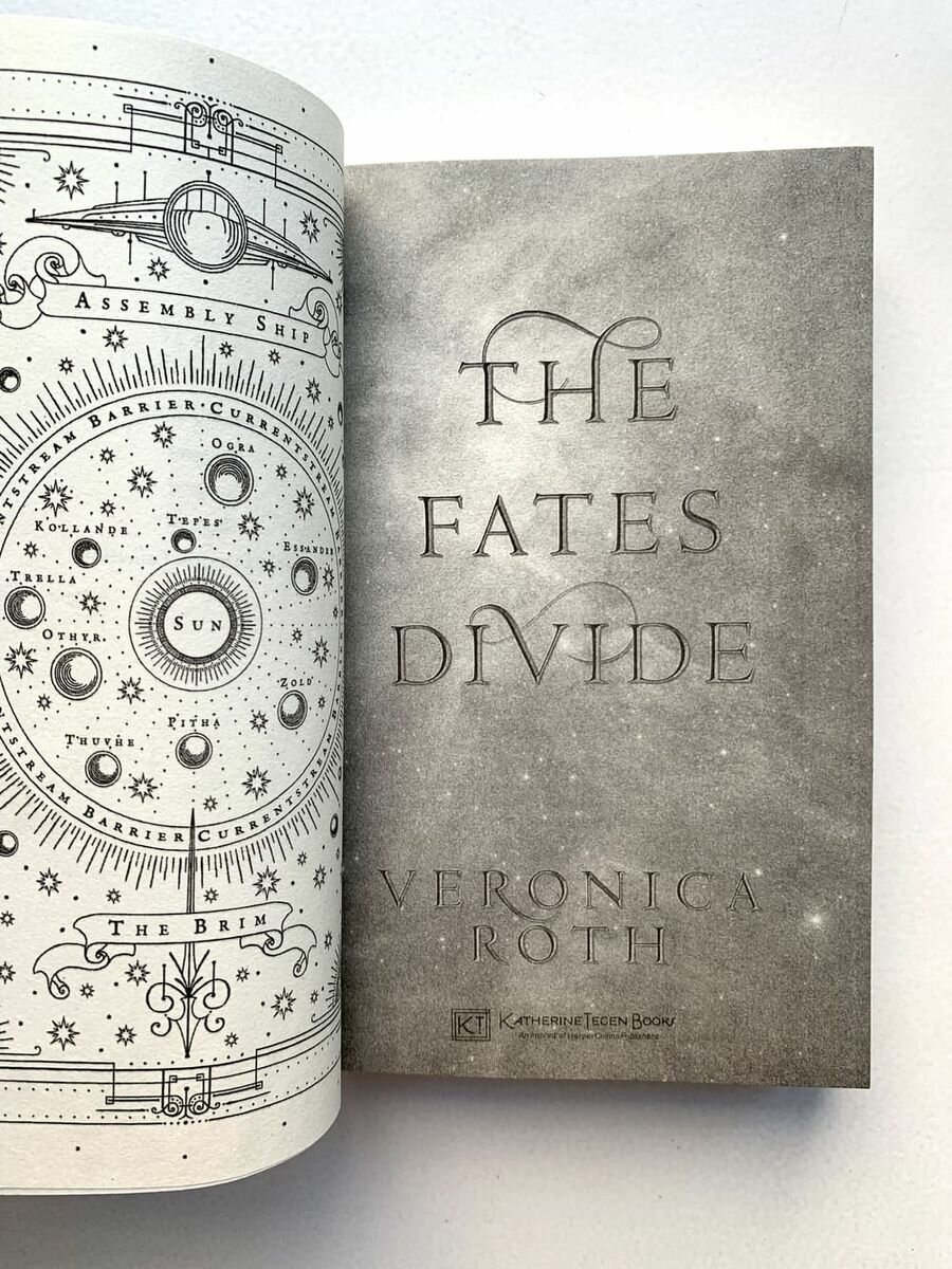 Книга The Fates Divide (Roth Veronica) - фото №4