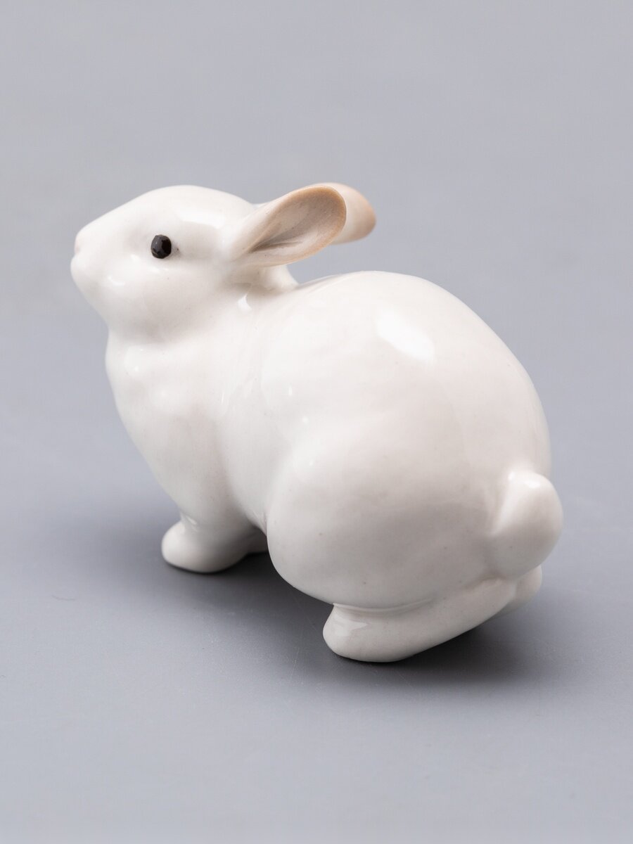 Фарфоровая скульптура Ушастик белый, 7.8 см, Императорский фарфоровый завод — фото 1