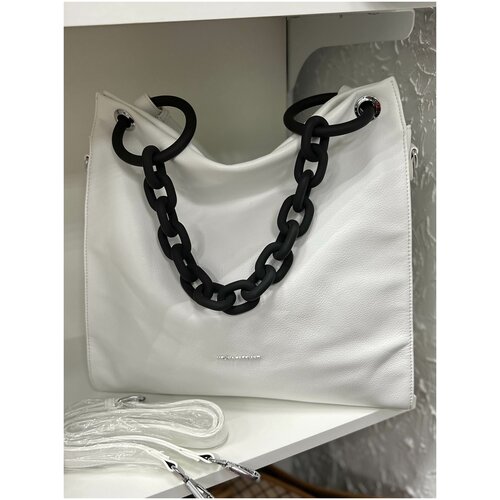 фото Сумка хобо с декоративной объемной цепью velina fabbiano