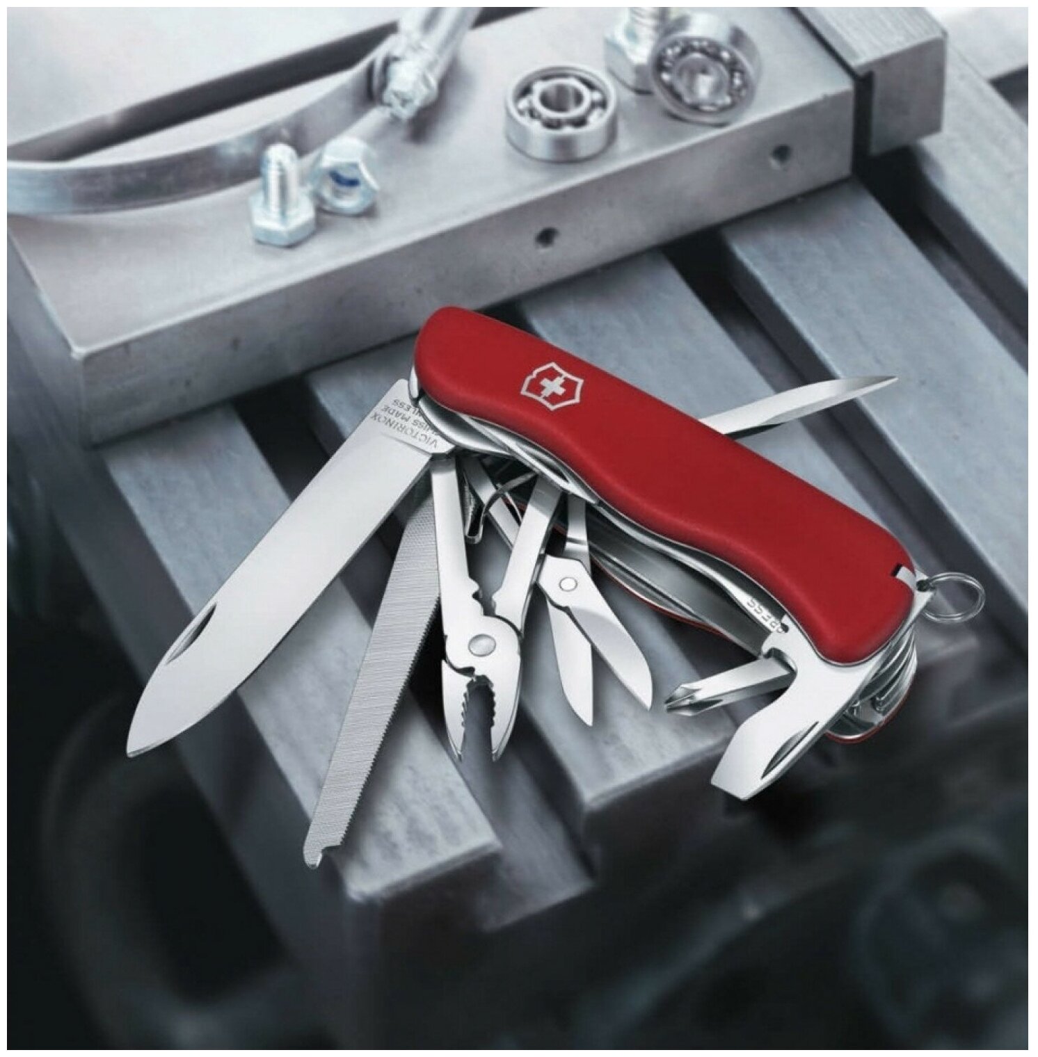 Нож перочинный Victorinox WORK CHAMP XL (0.8564.XL) 111мм 31функций красный - фото №4