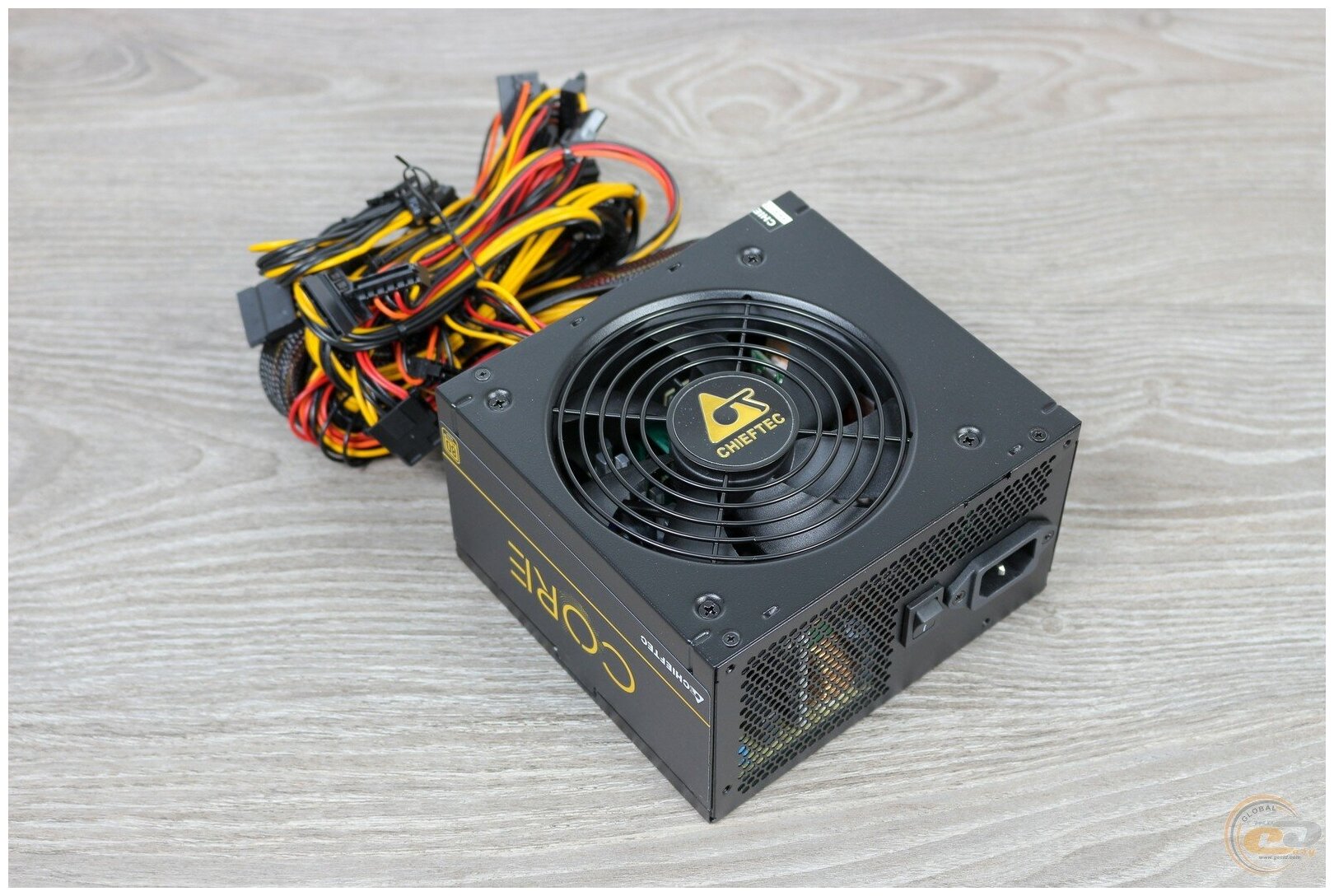 Блок питания ATX Chieftec (600W, 80 PLUS GOLD, Active PFC, 120mm fan) Bulk - фото №2