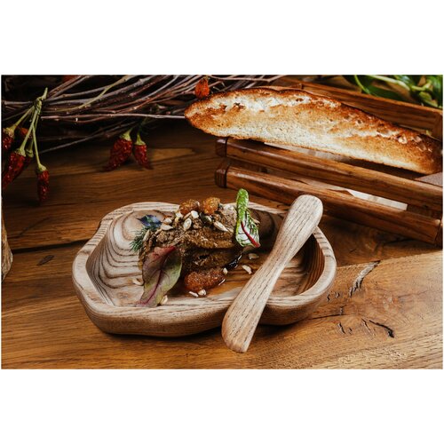 Комплект: деревянная тарелка для подачи и деревянный нож