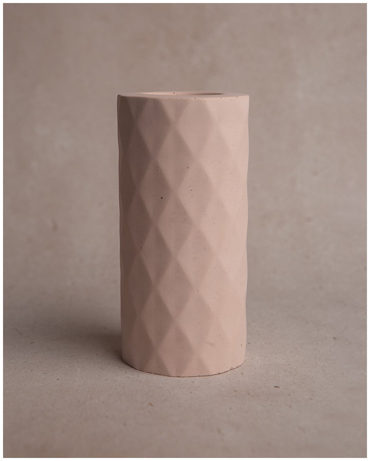 Декоративный подсвечник для чайной свечи Diamond L, 7x15 см, бетон, розовый матовый - фотография № 4