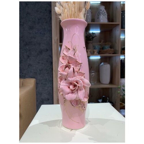 Изящная розовая ваза 