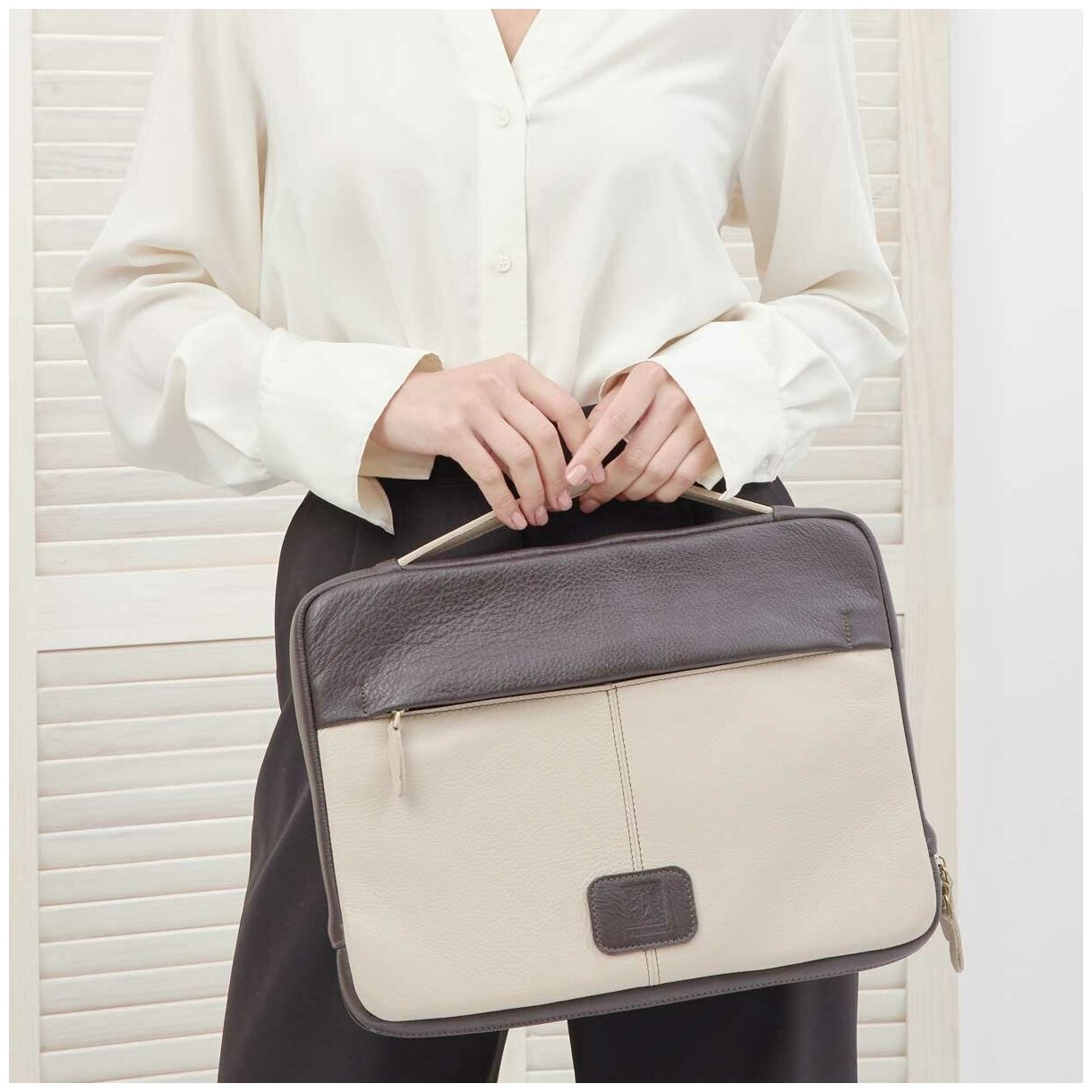 Кожаный чехол - сумка J. Audmorr для Ноутбука до 14" (размерами до 340 х 240 мм), с двумя карманами на молнии с ручкой, Bute Bag Daisy