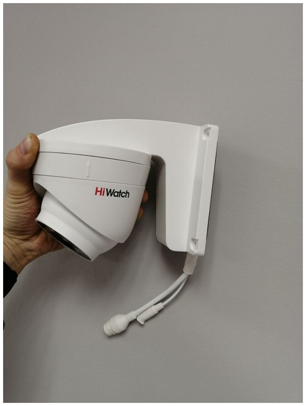 Кронштейн настенный HIKVISION DS-1258ZJ для купольных мини-камер серии DS-2CD21xx-I. Белый, пластик. Φ118×80×182 мм