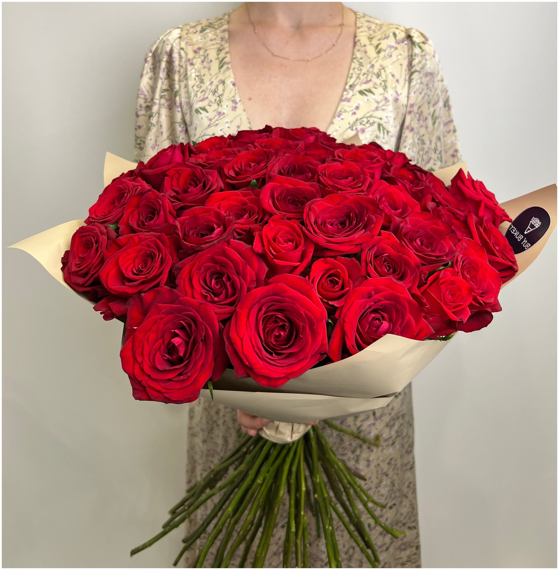 Букет из красных роз Ред Наоми 70 см