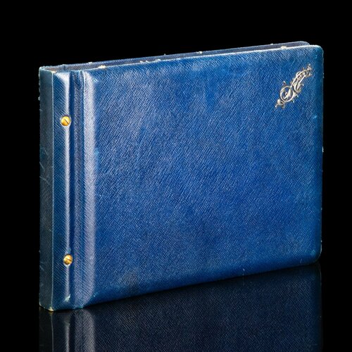 Альбом для фотографий украшенный золотым обрезом бумага Искусственная кожа 22750₽