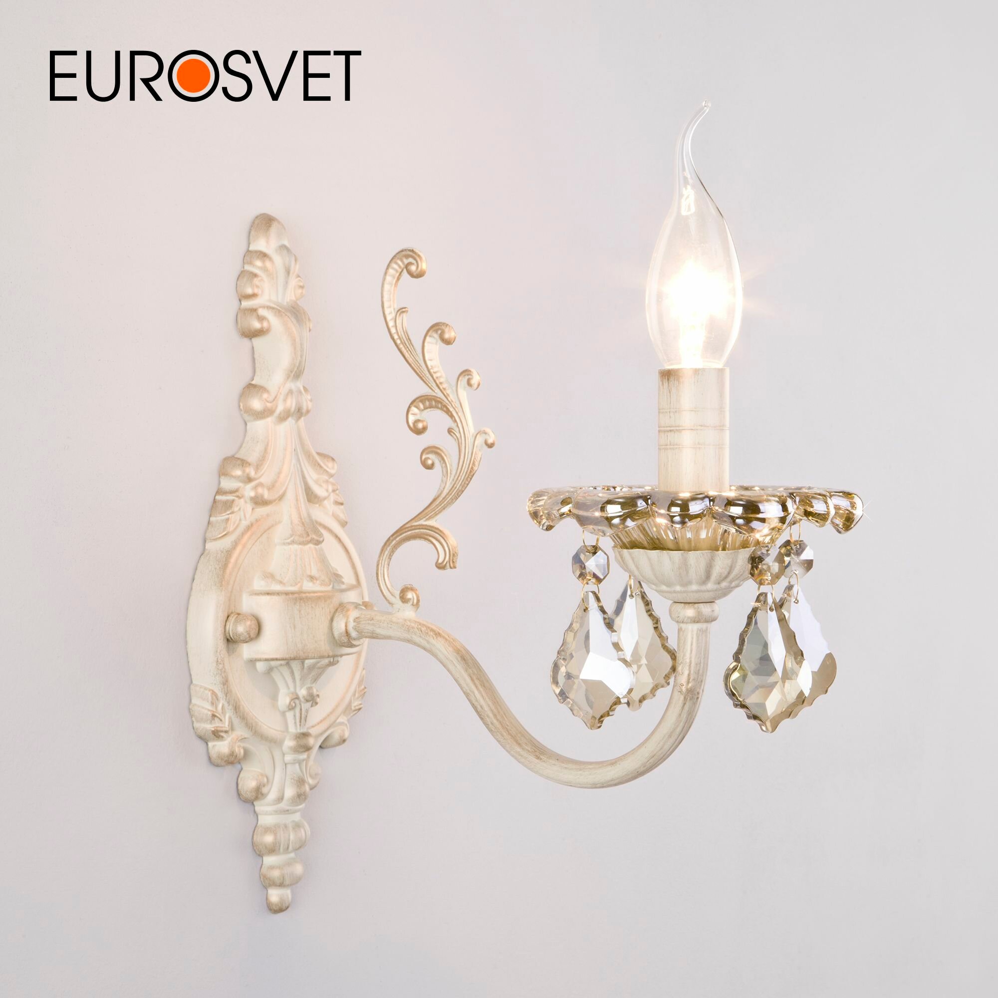 Бра / Настенный светильник с тонированным хрусталем Eurosvet 3281/1 белый с золотом / тонированный хрусталь