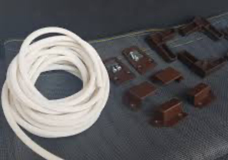 Набор для ремонта оконной москитной сетки с ручками и креплением коричневый 14*08 м