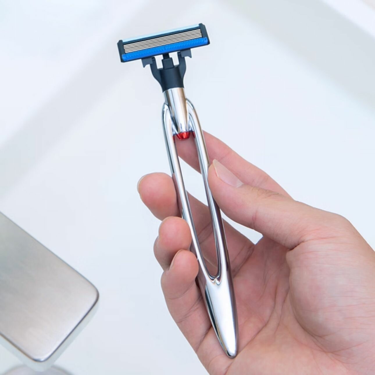 Сравнение размеров Xiaomi H200-9 с классической электробритвой