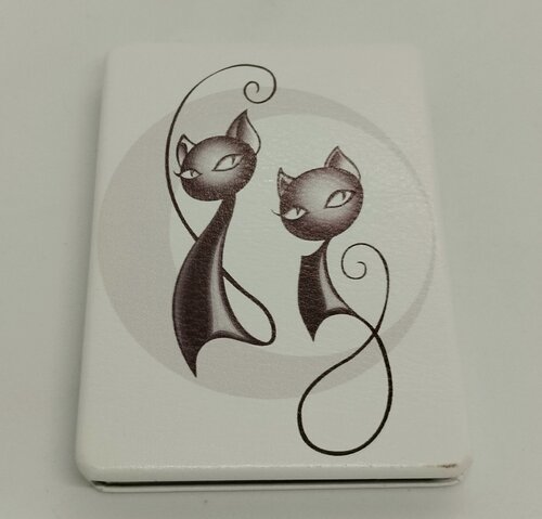 Изображение товара Зеркало кожаное, прямоугольное "Две изящные кошки"