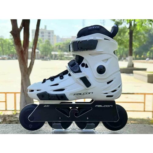 Роликовые коньки с жестким ботинком Flying Eagle F6S Falcon Pro. Белые. Размер 37RU(38EU).