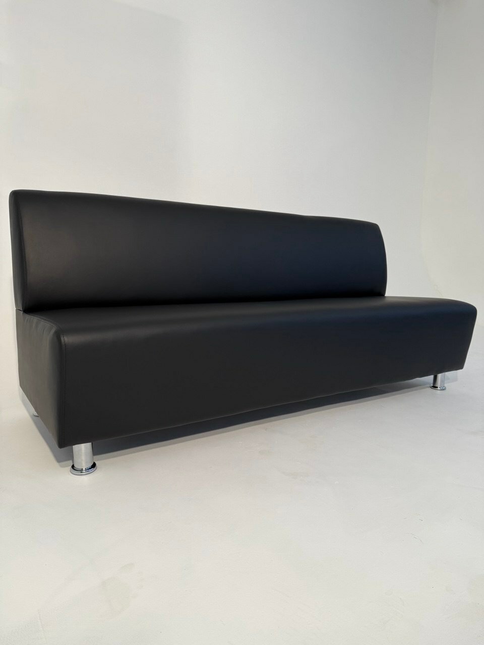 Диван офисный Вегас 1700 механизм Нераскладной 170х67х77 см чёрный матовый