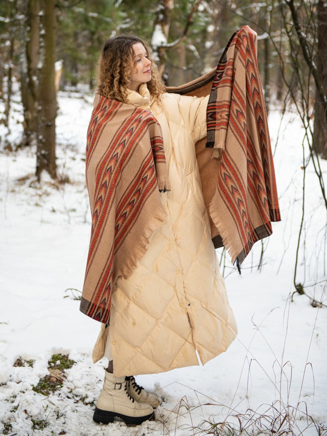 Шаль Ариаварта Базовая коллекция для женщин,215х104 см, миндальный — фото 1