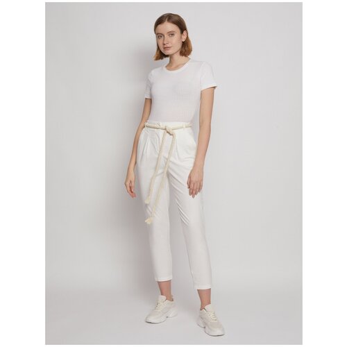 фото Брюки фасона carrot с поясом, цвет молоко, размер m zolla
