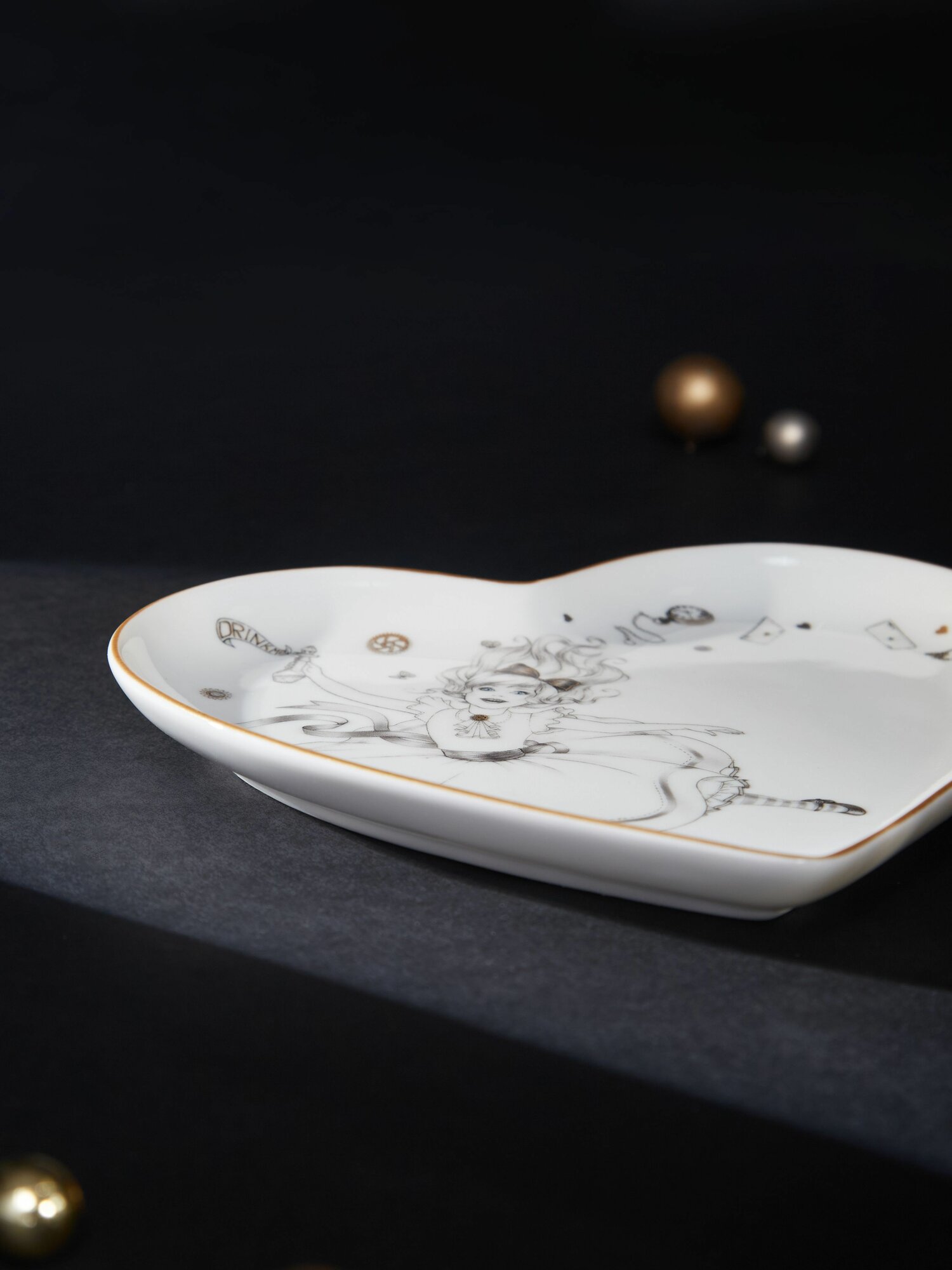 Тарелка Lefard "Wonderland", закусочная, 1 шт, фарфоровая, в форме сердца — фото 1