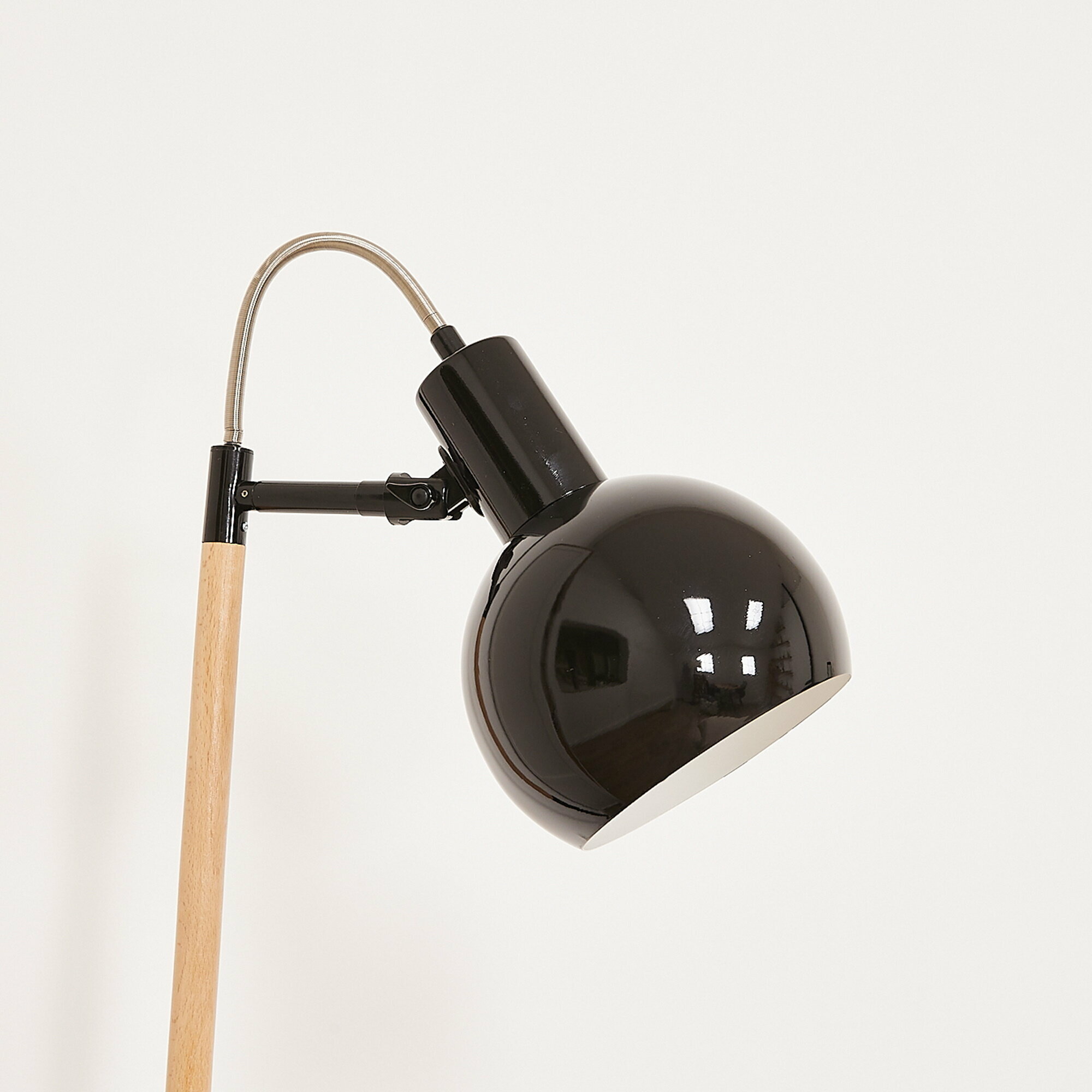 Торшер напольный под лампу Е14. 60W. с регулировкой наклона, черный, Uniel — фото 1