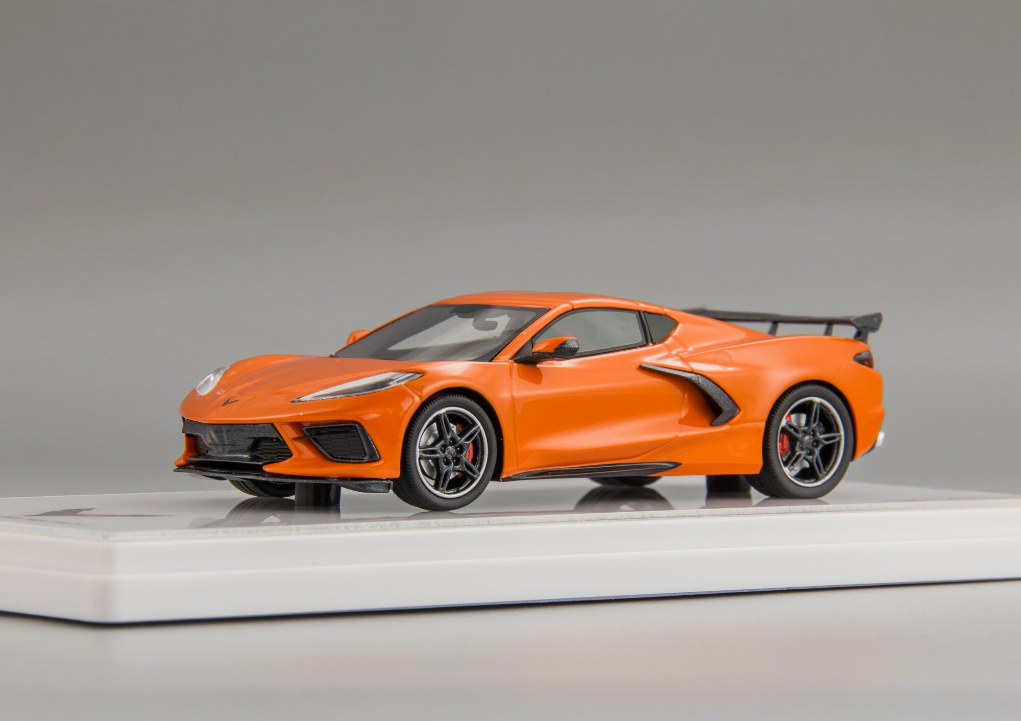 Масштабная модель автомобиля Chevrolet Corvette Stingray C8 - 2020 — фото 1