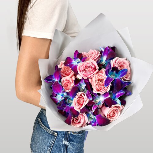 Букет живых цветов из космических орхидей и розовых роз | Лэтуаль Flowers