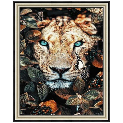 Алмазная мозаика на подрамнике (картина стразами) 40х50 Львица среди листьев