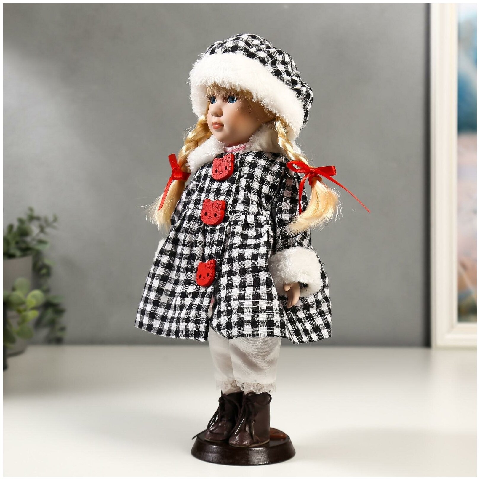 Кукла коллекционная керамика "Злата в пальто в клеточку с красными пуговицами" 30 см 4822741