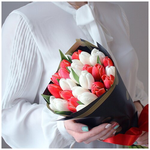 Букет из белых и красных тюльпанов 25 шт Sharonline