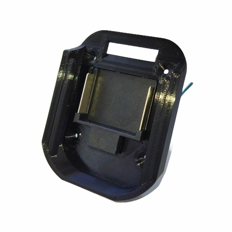 Адаптер - переходник для аккумуляторов типа Makita LXT