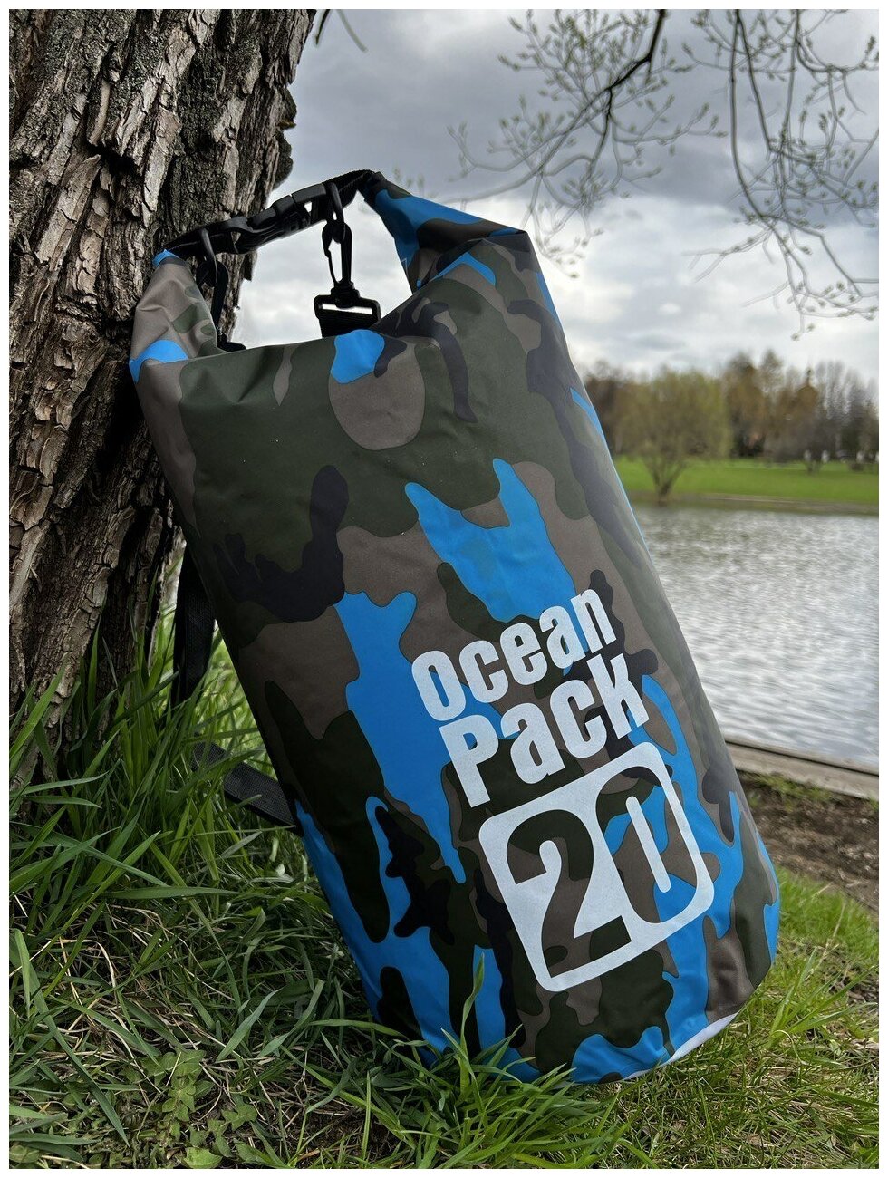 Водонепроницаемая сумка-мешок (гермомешок) Ocean Pack на 20 литров, голубая камуфляжная